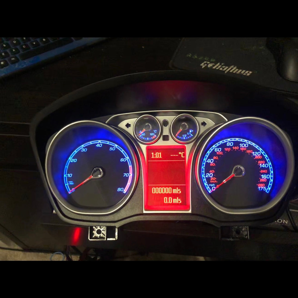Large screen cluster - CuSToMod
